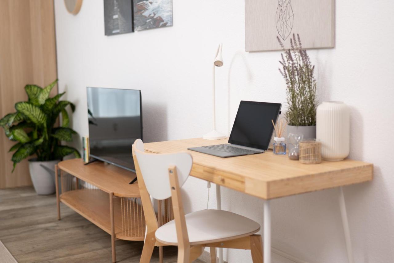 Apart4Me Scandi Apartment Geislingen Zentral Mit Parkplatz Гайслинген-ан-дер-Штайге Экстерьер фото